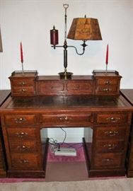 CLOSED STATIONARY COMPARTMENT