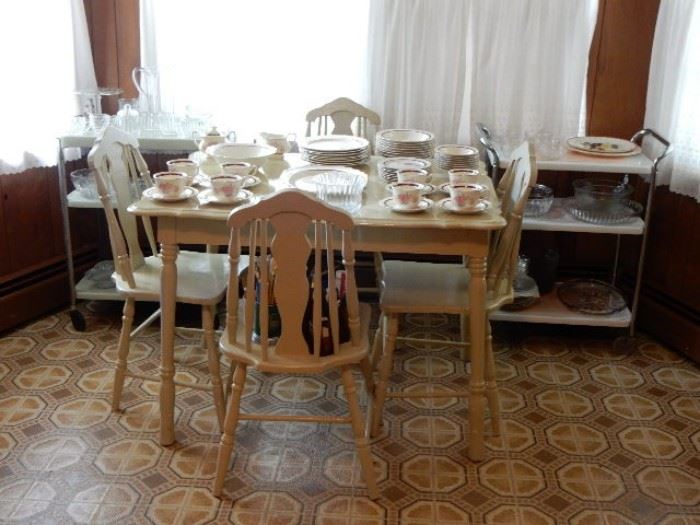 Farmhouse Kitchen Table and Chairs
