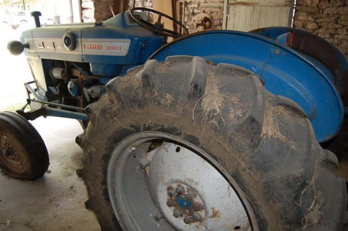 1975 Ford 3000 tractor