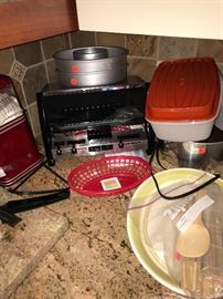 KITCHENWARE AND TOASTER OVEN