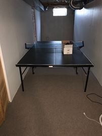 PING PONG TABLE