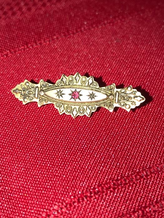 VICTORIAN 9CT GOLD RUBY BROOCH
