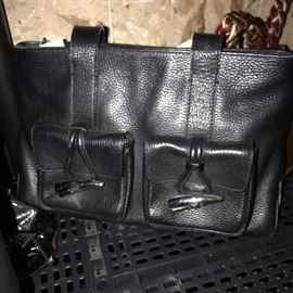 BLACK LEATHER BURBERRY TOTE