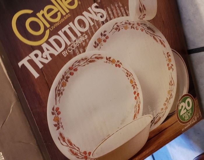 new vintage in box corelle