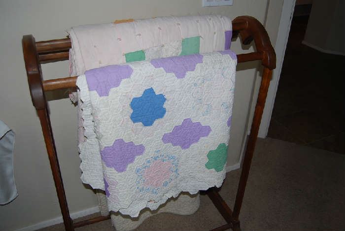 VINTAGE QUILTS AND QUILT STAND