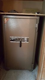 Diplomat 100 standing safe