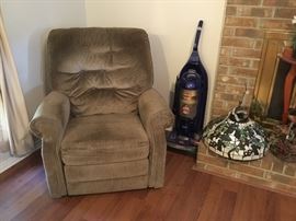 Recliner & vacuum cleaner
