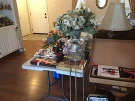 Hop of the stand with flowers in vase