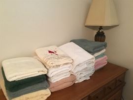 Towels & lamp