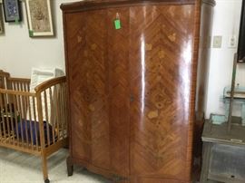 Large armoire w/shelves