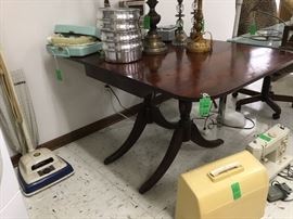 Duncan Phyfe double drop leaf table