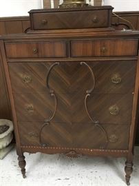 Antique chest of drawers