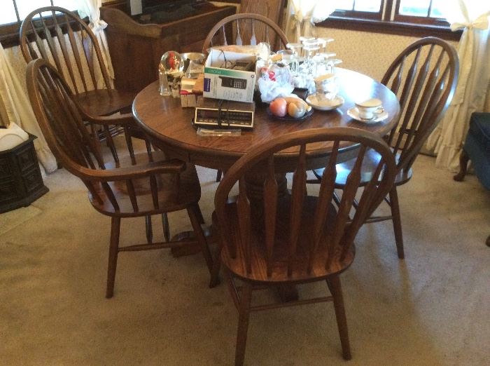 solid oak dinette set with round oak table + 6 chairs+ 2 leaves