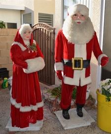 Mechanical Santa and Mrs Clause
