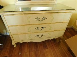Broyhill dresser with mirror