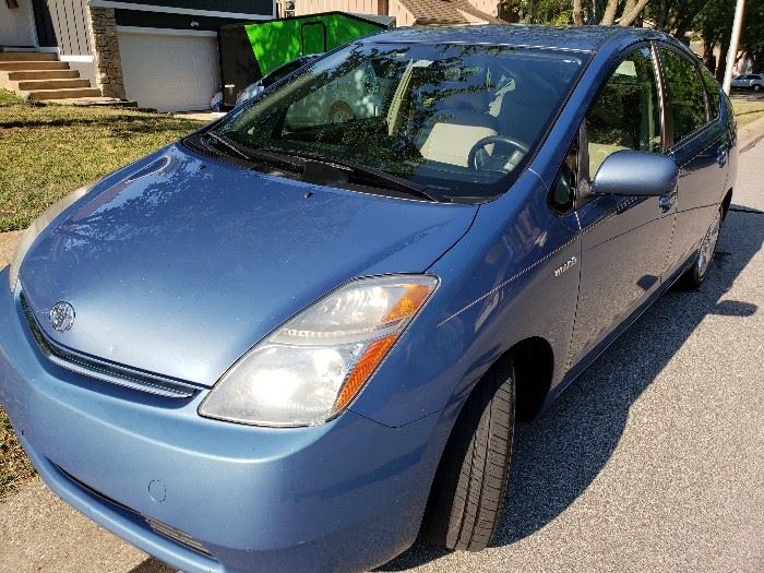 2007 Toyota Prius....249,000 highway miles. Runs great!