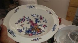 #95 pcs Wedgewood Williamsburg potpourri
China