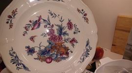 #95 pcs Wedgewood Williamsburg potpourri
China