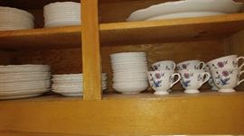 #95 pcs Wedgewood Williamsburg potpourri
China