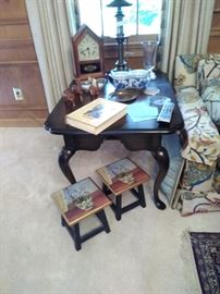 Beautiful queen anne table with cabriole legs