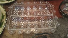Very d & elegant crystal cracker & serving dish
