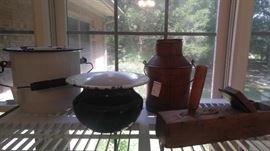 Antique spitune