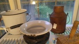 Antique spitune