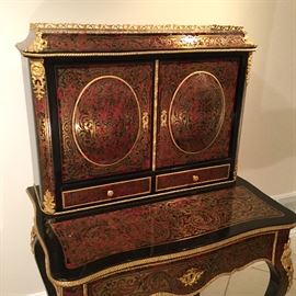 Exceptional quality Boulle writing desk with tortoise inlay and gilt bronze mounts. 