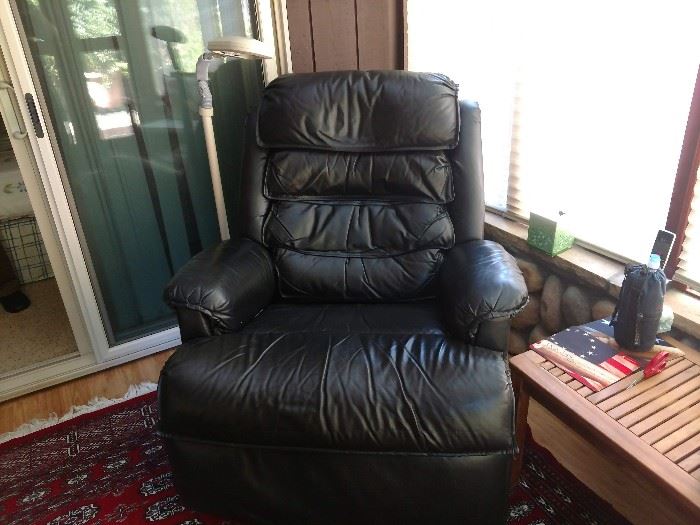 Recliner leather large