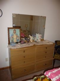 dresser with mirror / smalls