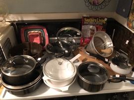 lots of nice kitchen cookware