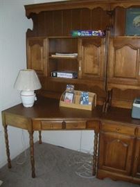 Corner desk