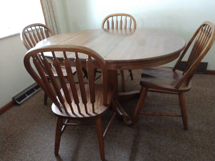 Oak dining set- 4 chairs, 2 leaves for table