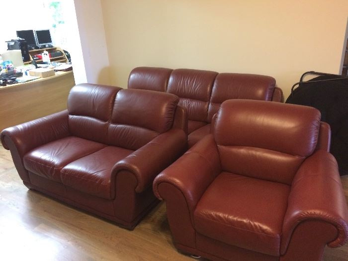 Fine Furniture Gallery leather sofa set