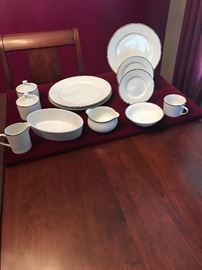 White with gold edge faberware elegance gold pattern 4533 16 piece place setting