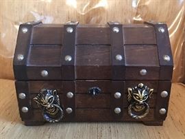 Jewelry box