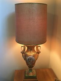 Very nice vintage lamp with a Victorian picture on it