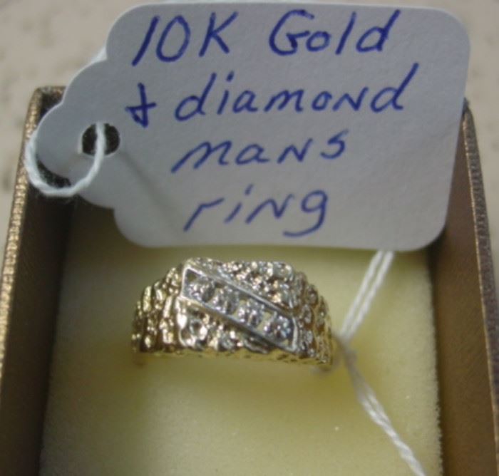 10K Gold & Diamond Mans Ring