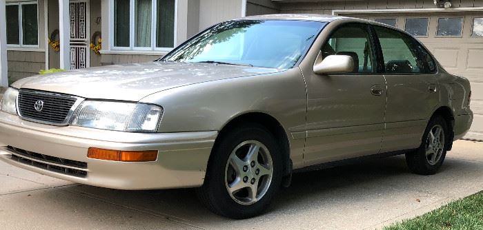 Toyota Avalon, 4D, 1997, 144,250 mi (Sealed Bid Auction)