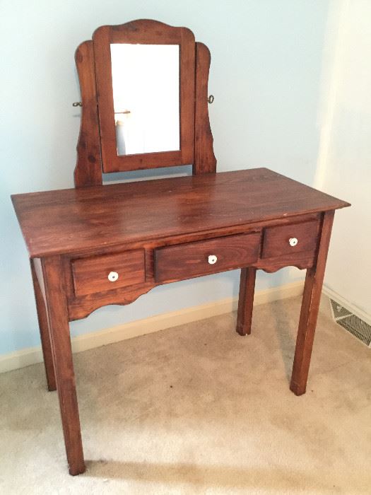  Wood Vanity http://www.ctonlineauctions.com/detail.asp?id=737008