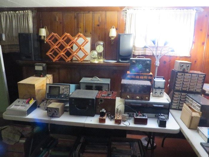 a great selection of vintage electronics !!