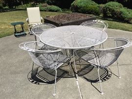 WoodardPatio Table with 4 Chairs