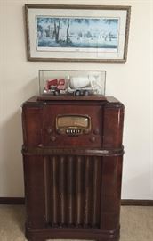 Antique Airline Console Radio