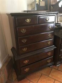 Chest of drawers 