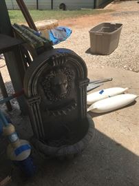 Wall hanging water fountain