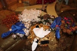 Many Linens, Tablecloth’s, Napkins, Placemats and Napkin Rings in Assorted Designs