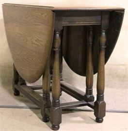 English gate leg table in oak
