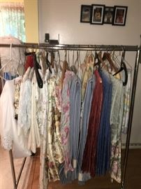 Lots of Beautiful Linens for Entertaining!!