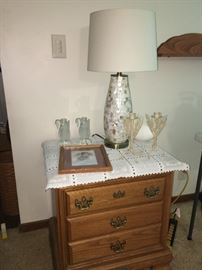 Nightstand/End Table with beautiful Mosaic Lamp & Glassware!