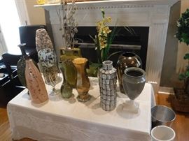 Many, many stylish décor items at incredibly low prices!